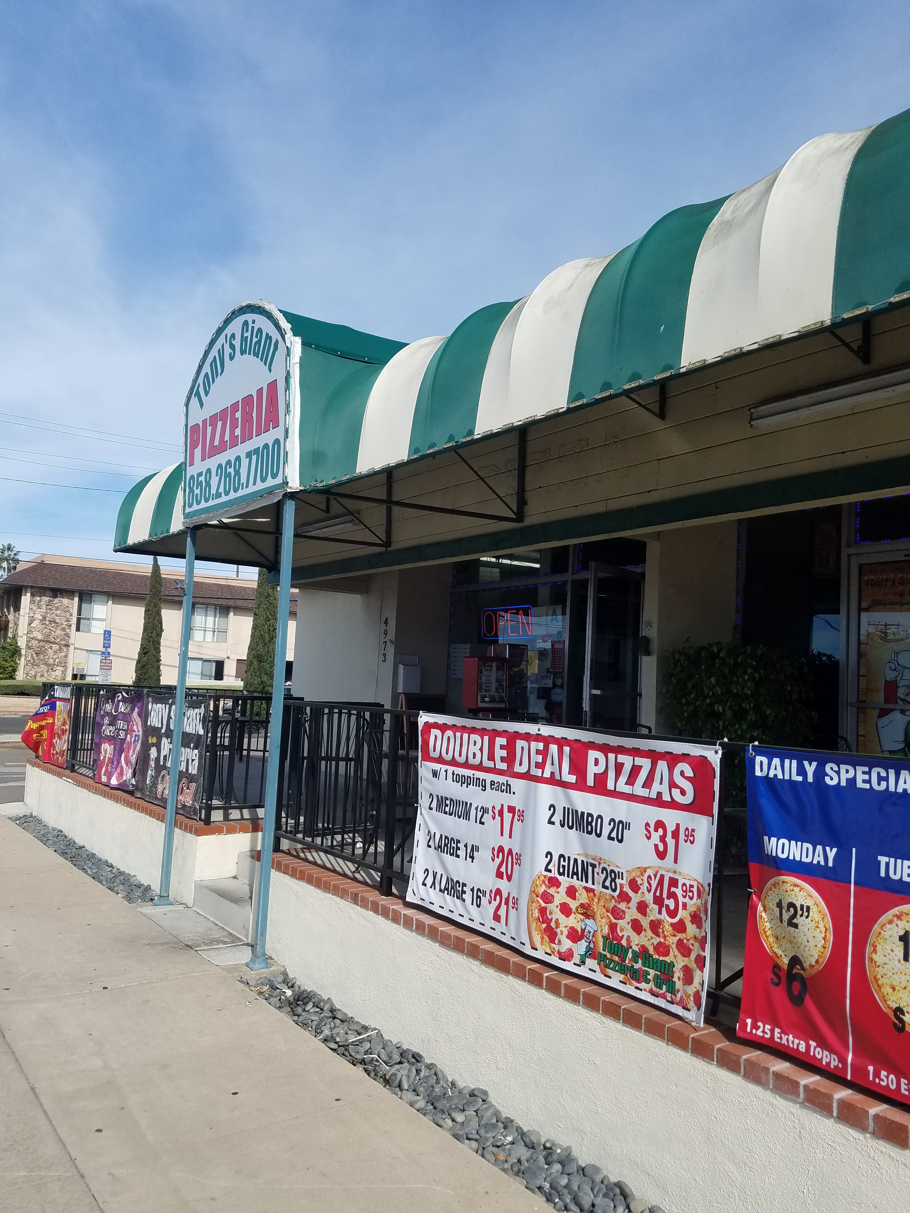 Tony’s Giant Pizzeria & Grill Review
